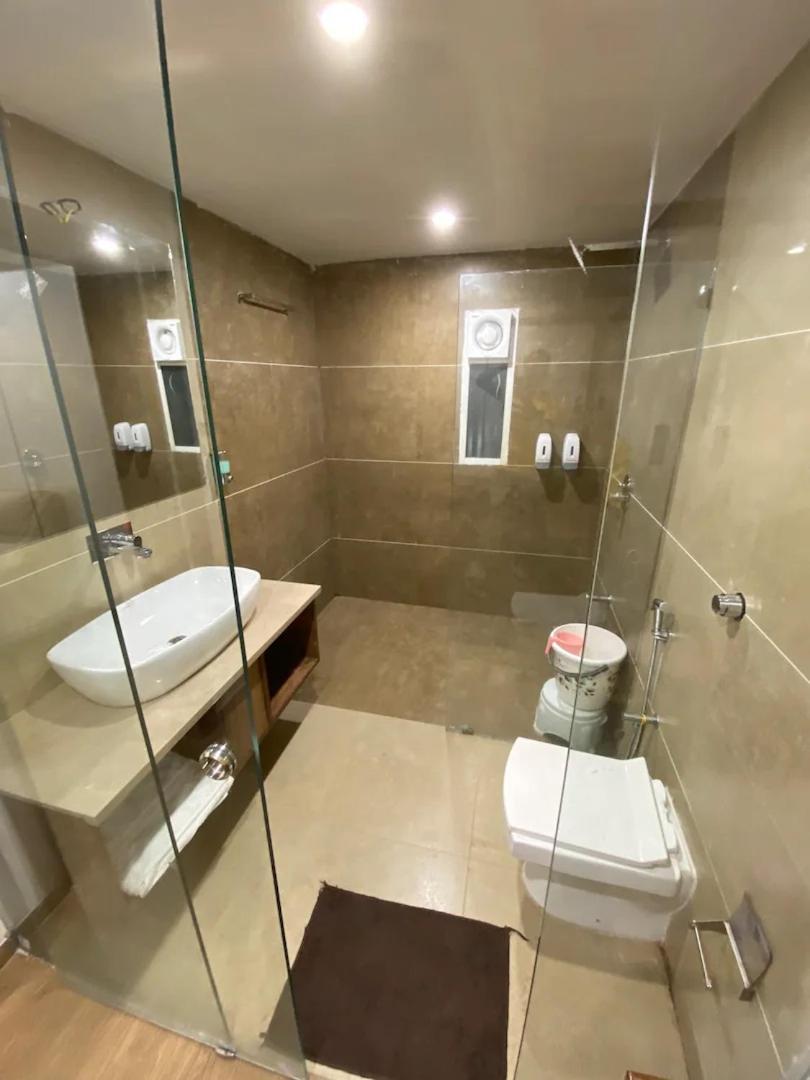 Hotel Evershine Rajkot Buitenkant foto
