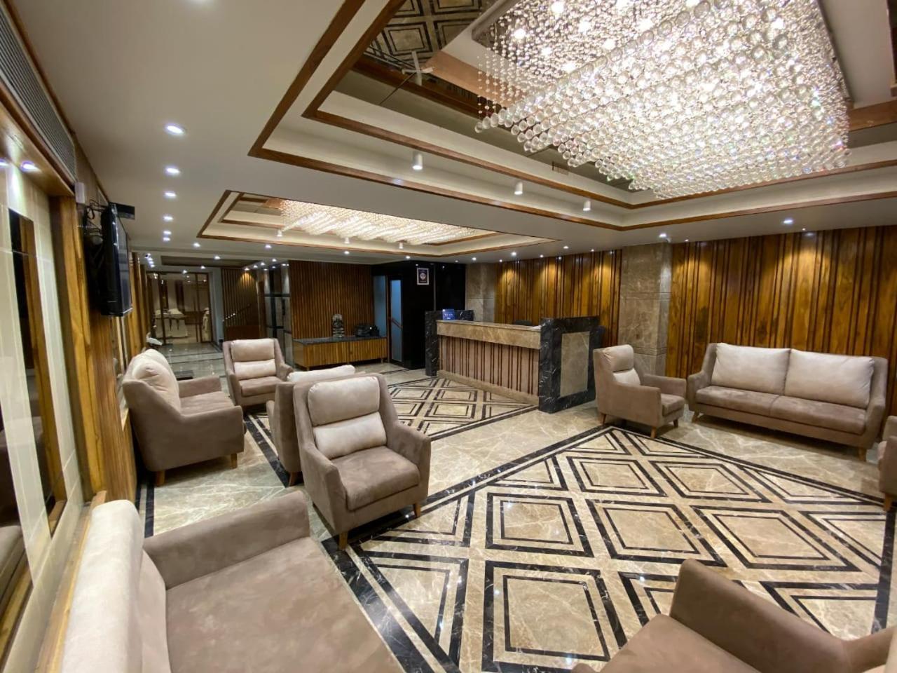 Hotel Evershine Rajkot Buitenkant foto