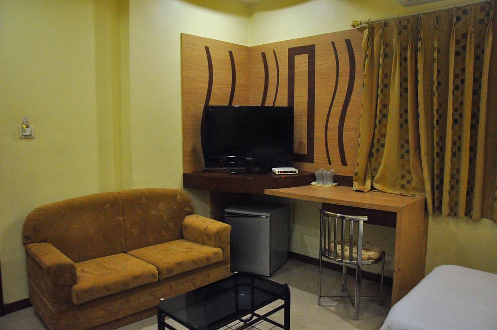 Hotel Evershine Rajkot Kamer foto