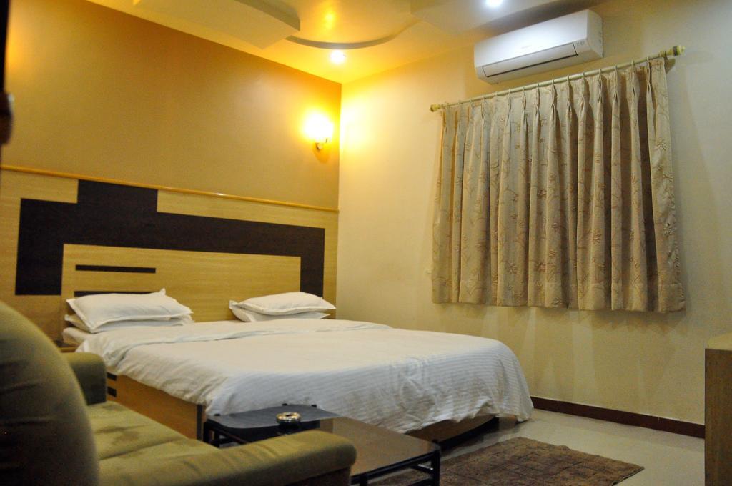 Hotel Evershine Rajkot Kamer foto