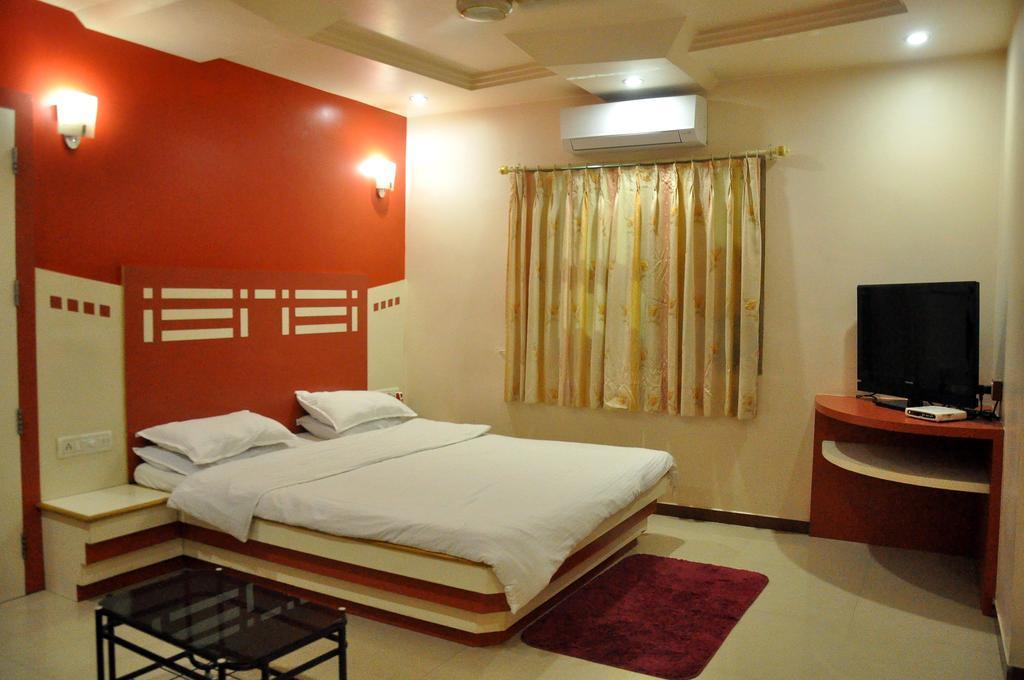 Hotel Evershine Rajkot Kamer foto