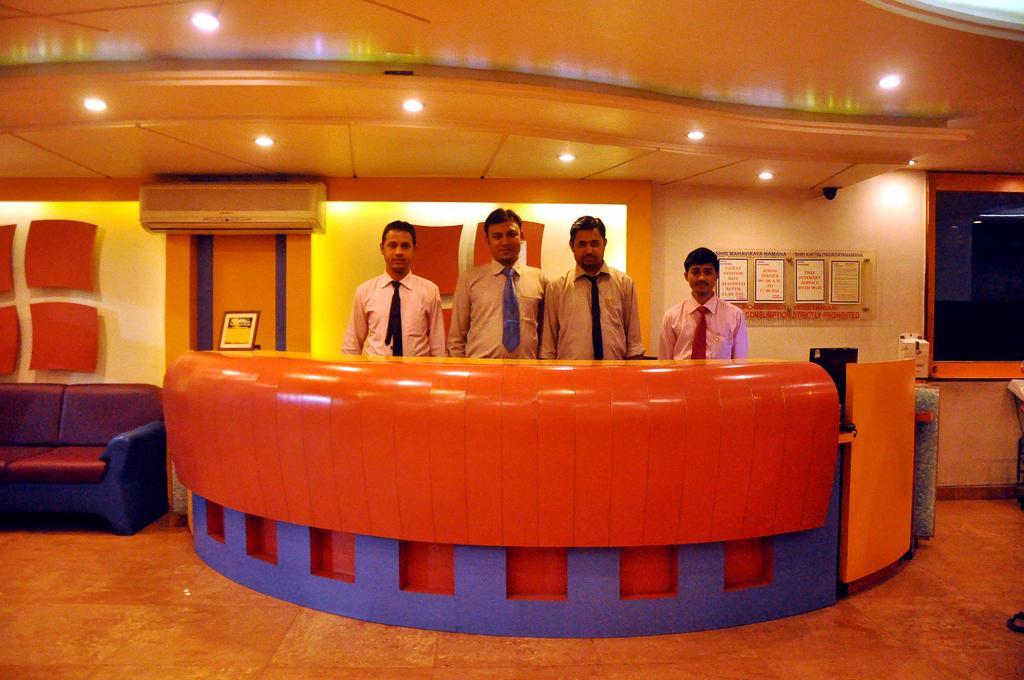 Hotel Evershine Rajkot Buitenkant foto