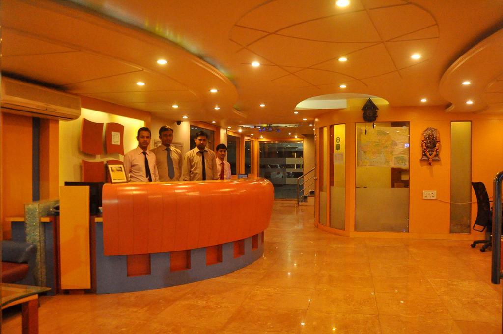 Hotel Evershine Rajkot Buitenkant foto