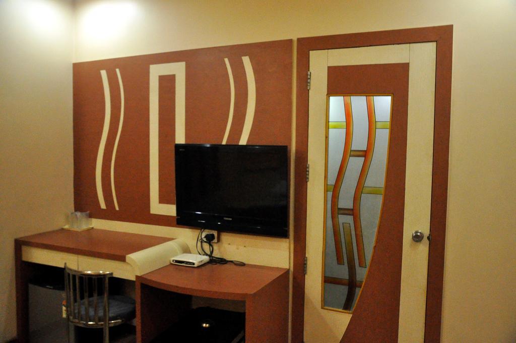 Hotel Evershine Rajkot Buitenkant foto