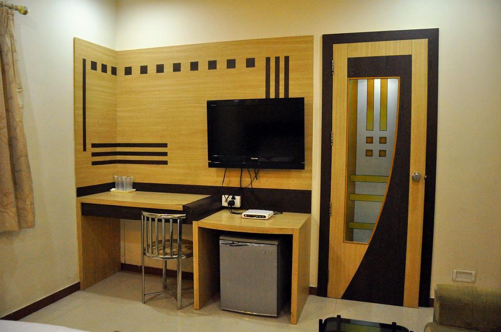 Hotel Evershine Rajkot Kamer foto
